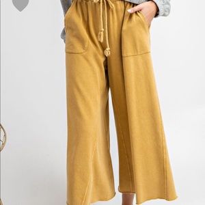 Easel Wide Leg Crop Sweatpants